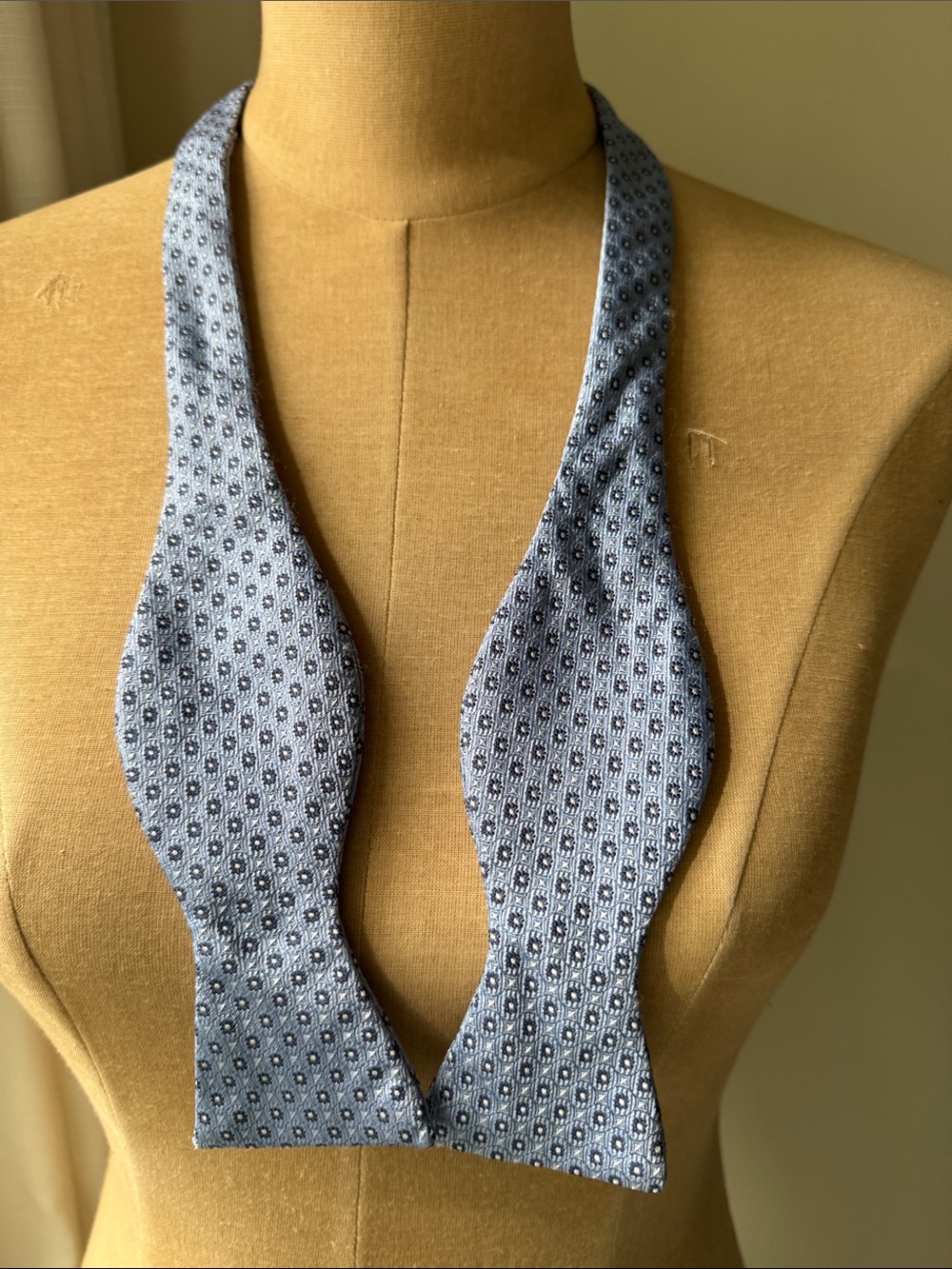 Brooks Brothers blue geometric pattern bow tie.